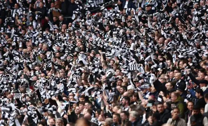 纽卡斯尔联队已经等了整整70年,才迎来了这样的辉煌时刻。