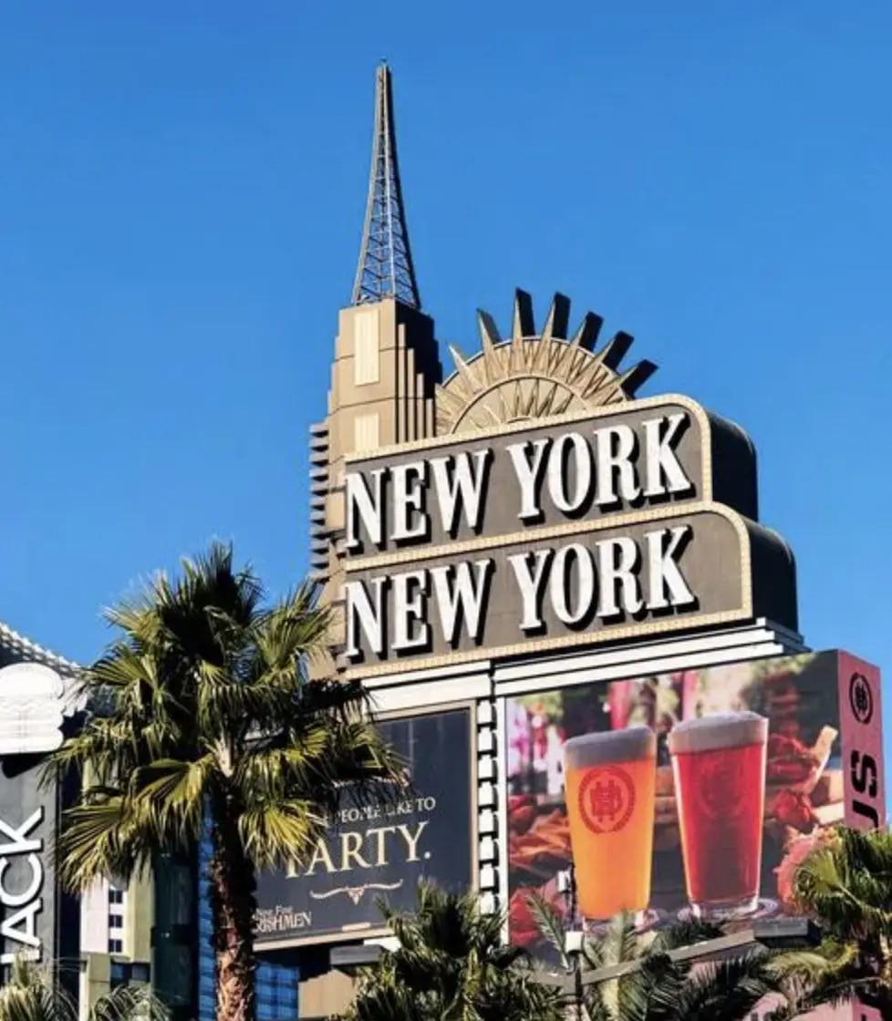 在赌场旁的咖啡店，目睹赌徒的焦虑与期待